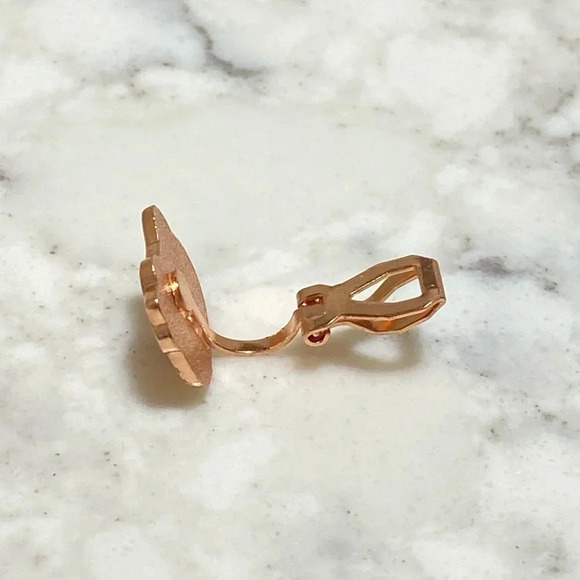 3/$20 🌸 Hello Kitty Clip Earrings - Picture 4 of 4